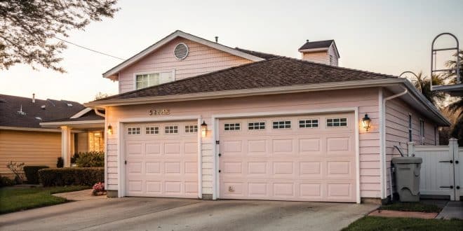 Isolation porte de garage en 2025 : méthodes, prix et efficacité